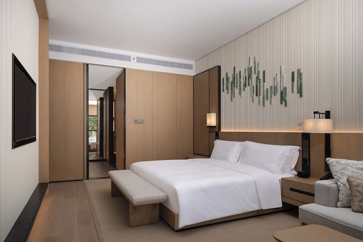 Room 28 of 103