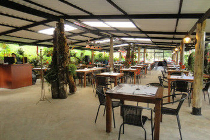 Dining 21 of 24