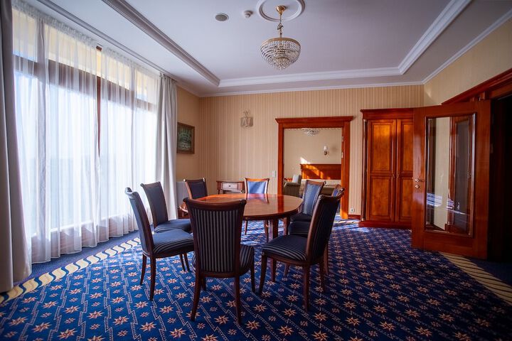 Room 102 of 143