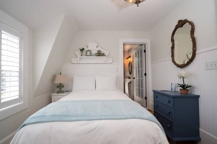 Room 5 of 70