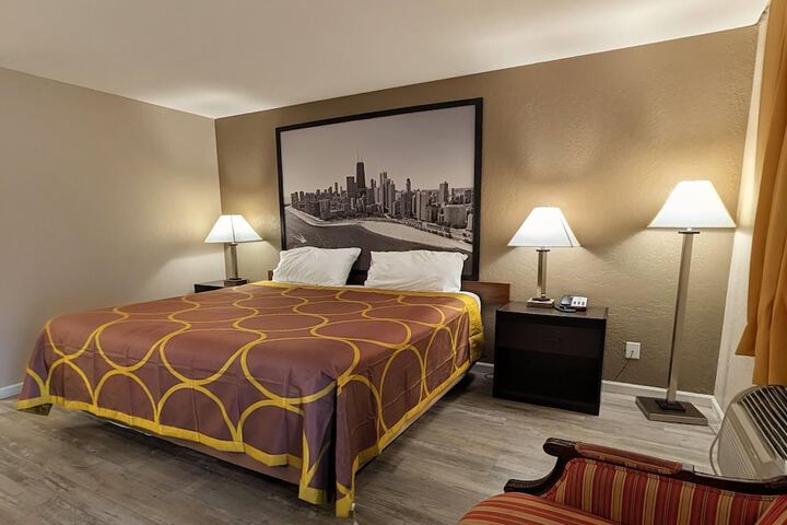 Room 16 of 28