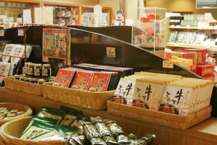 Gift Shop 21 of 38