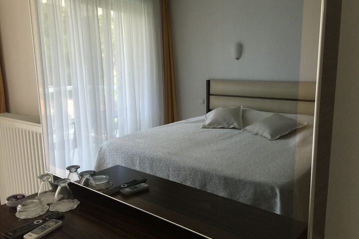 Room 3 of 17