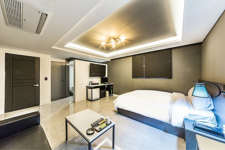 Room 15 of 21