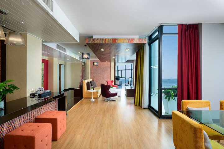 Room 64 of 168