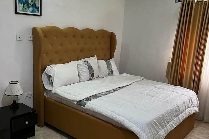 Room 4 of 5