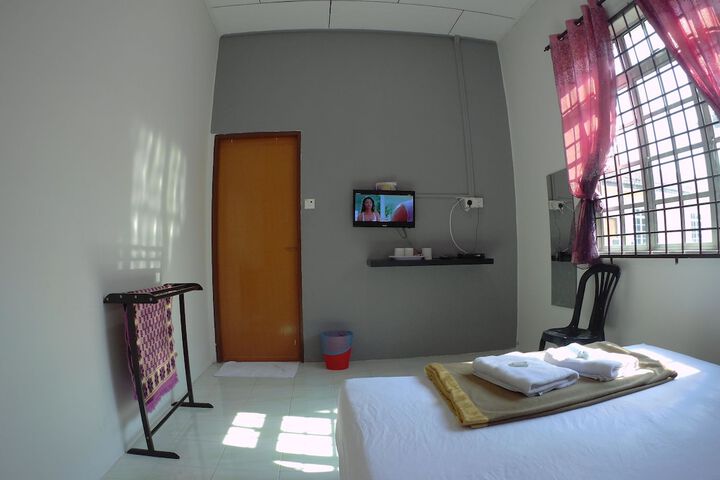 Room 9 of 35