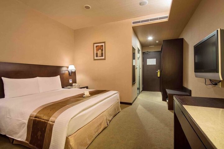Room 6 of 72