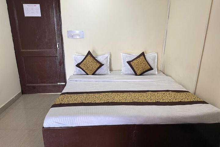 Room 7 of 33