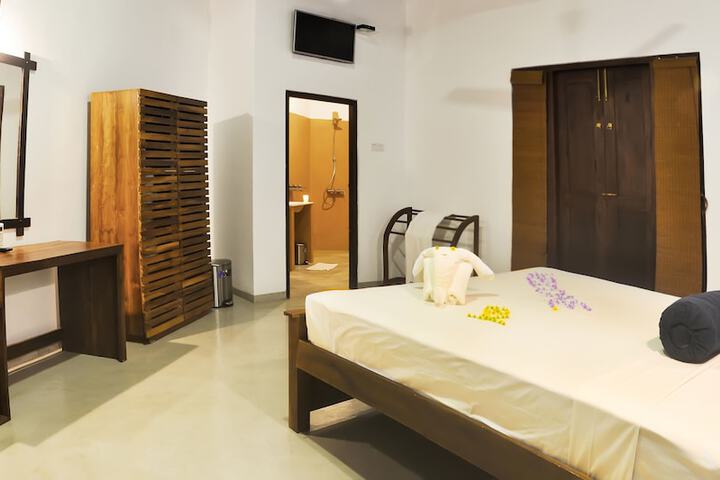 Room 5 of 60