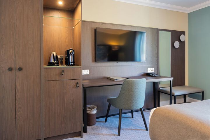 Room 28 of 38