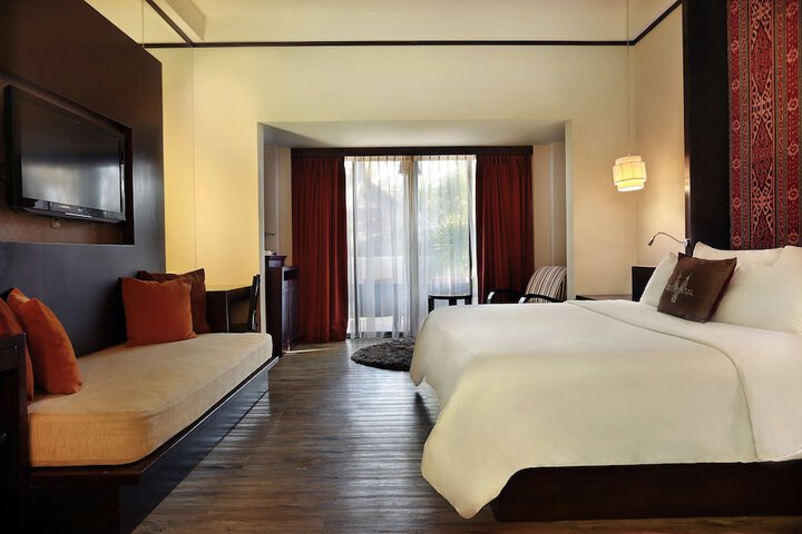 Room 3 of 136