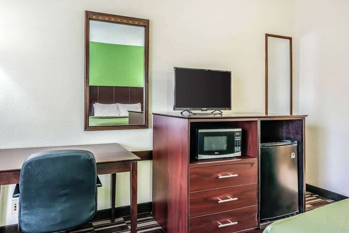 1 King Bed (6 of 6)