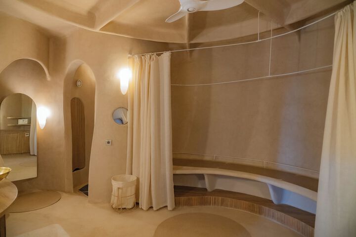 Room 10 of 38