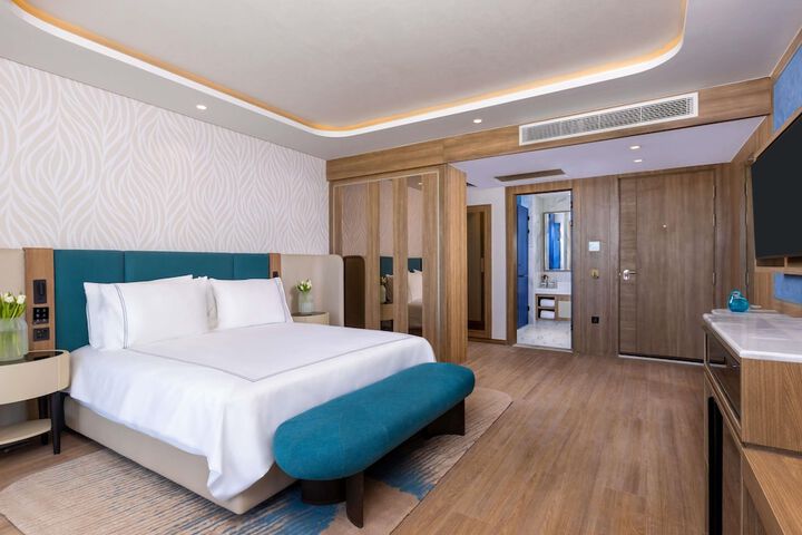 Room 15 of 180