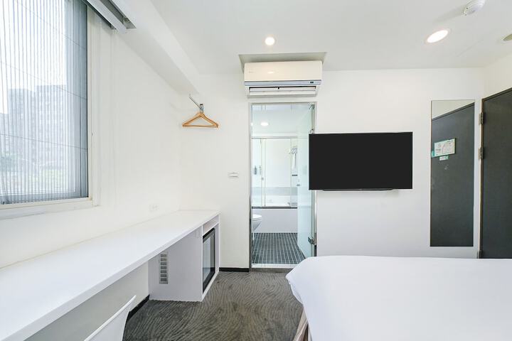 Room 40 of 83
