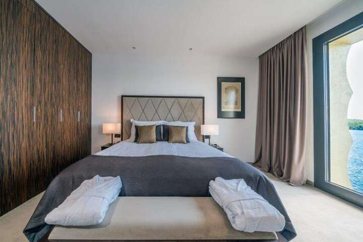 Room 11 of 50