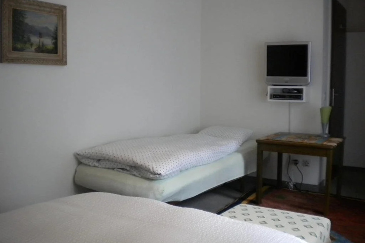 Room 11 of 11