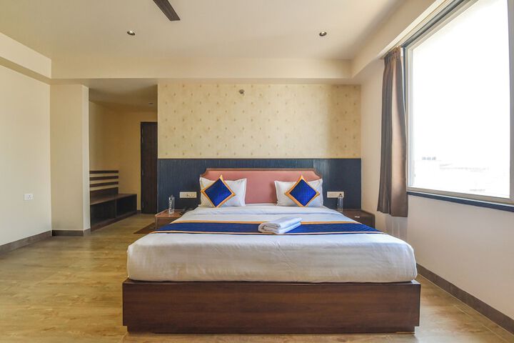 Room 2 of 18