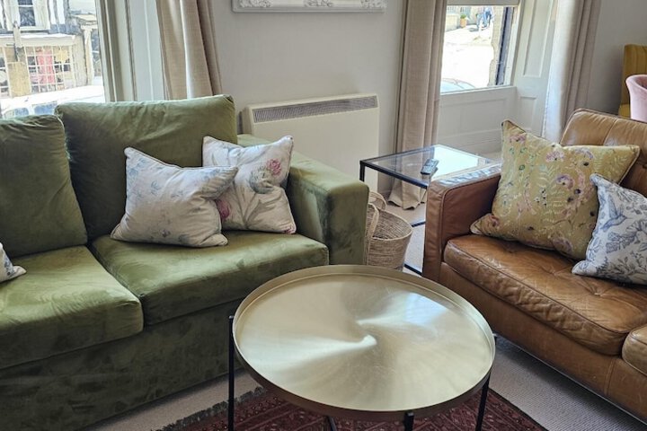 Lounge 10 of 16