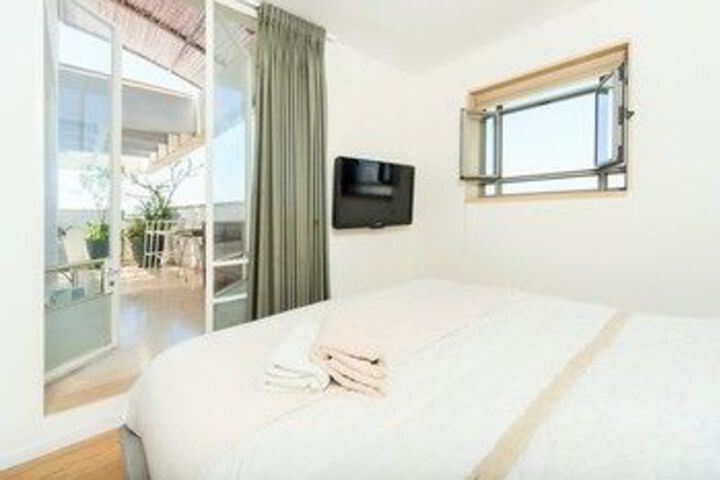 Room 5 of 14