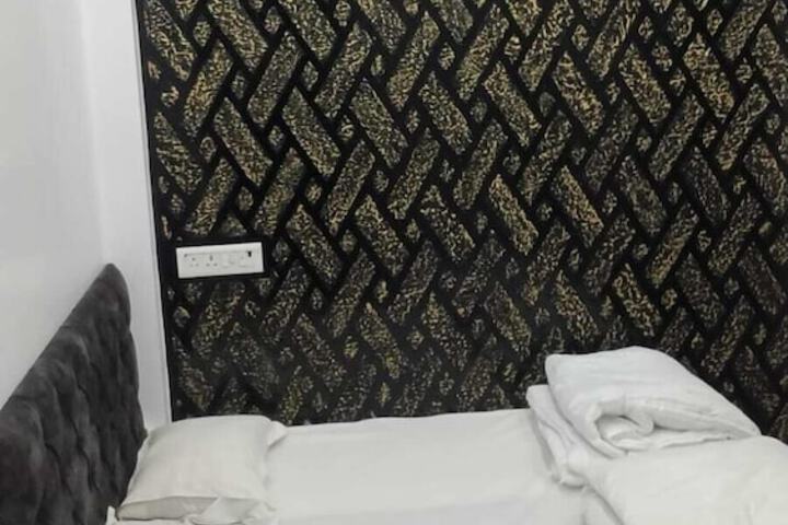 Room 29 of 76