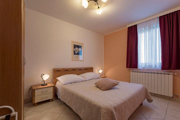 Room 10 of 29