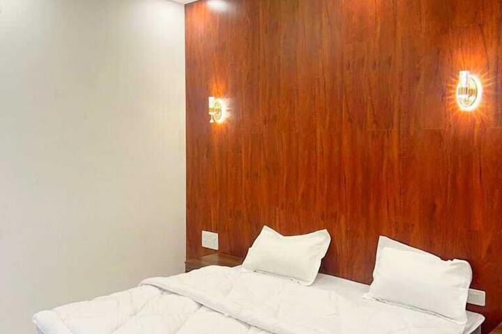 Room 7 of 19