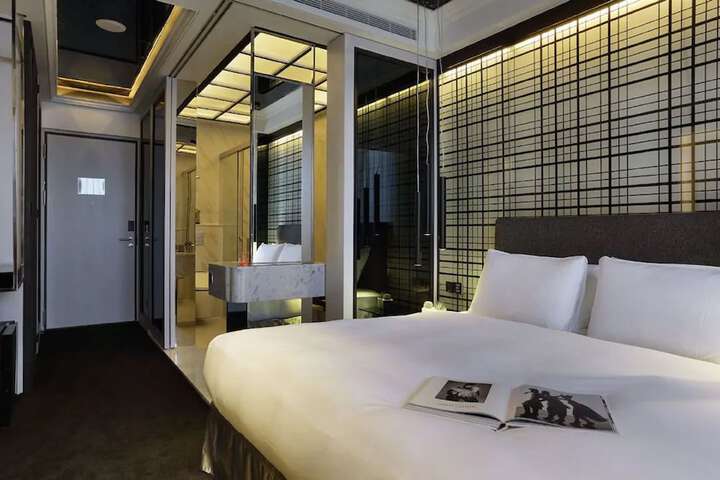 Room 27 of 109