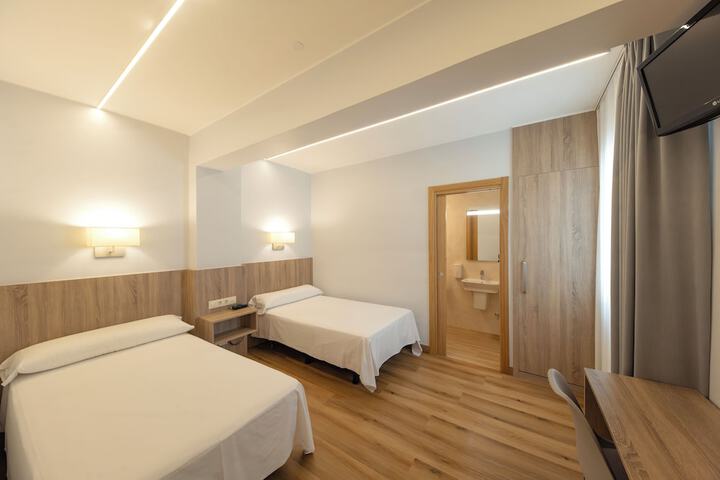 Room 4 of 38