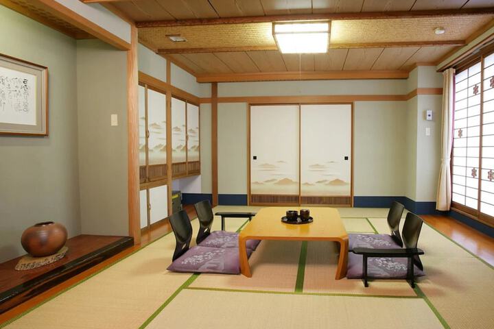Room 5 of 34