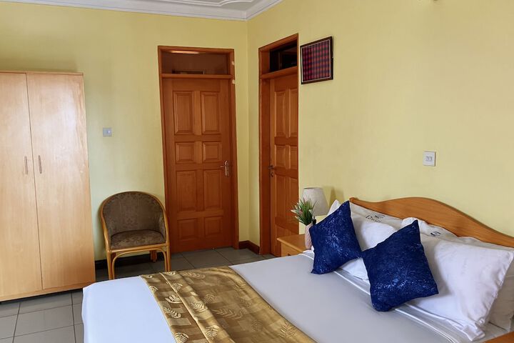 Room 12 of 37