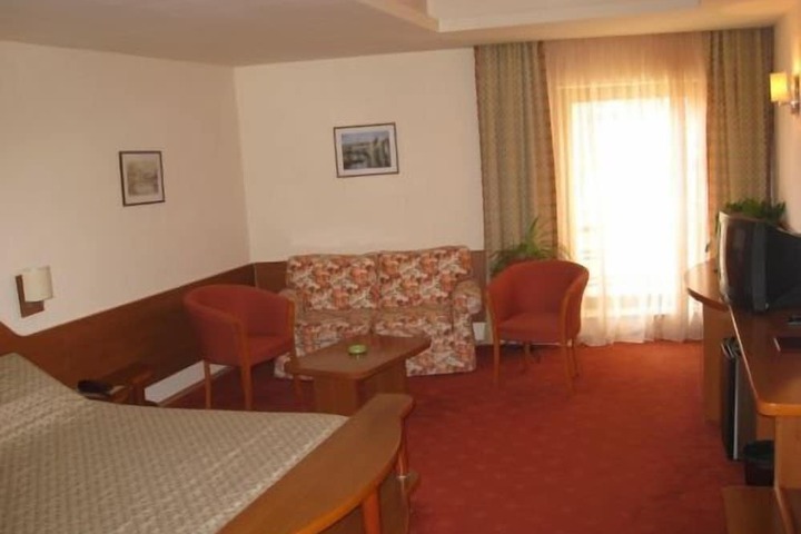 Room 9 of 50