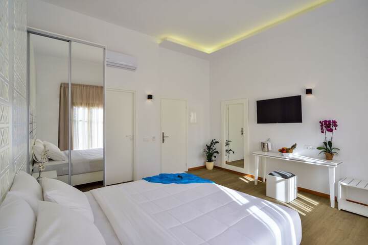 Room 4 of 29