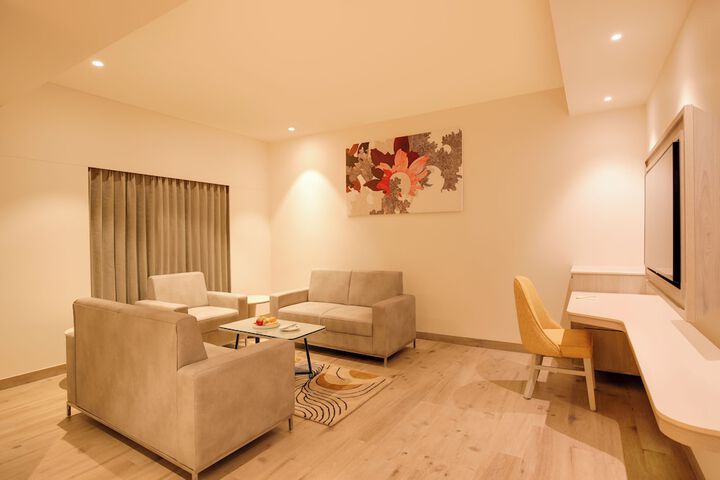 Room 32 of 62
