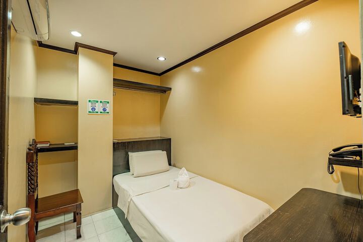 Room 7 of 28