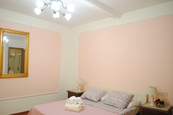 Room 6 of 26