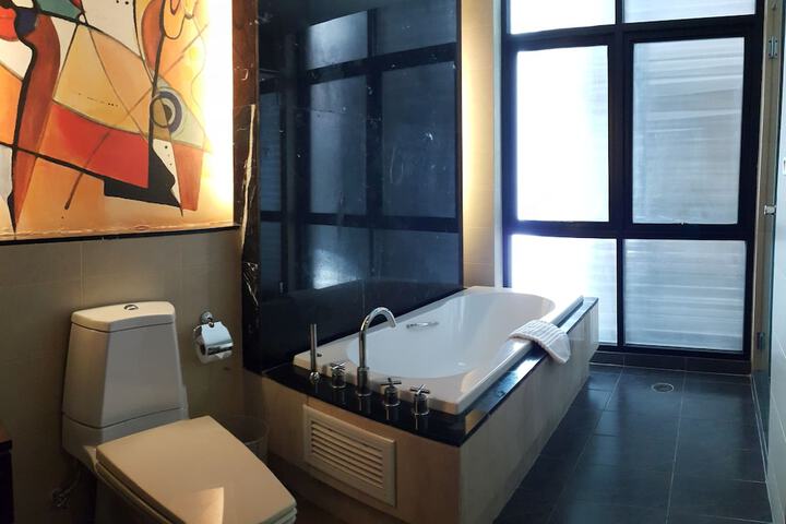 Room 100 of 210