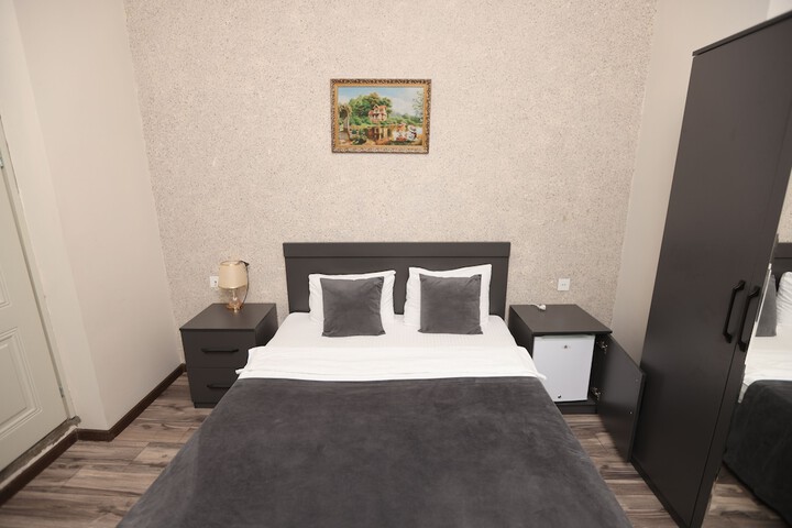 Room 27 of 65