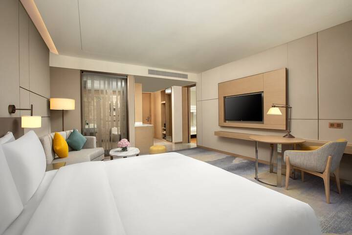 Room 11 of 118