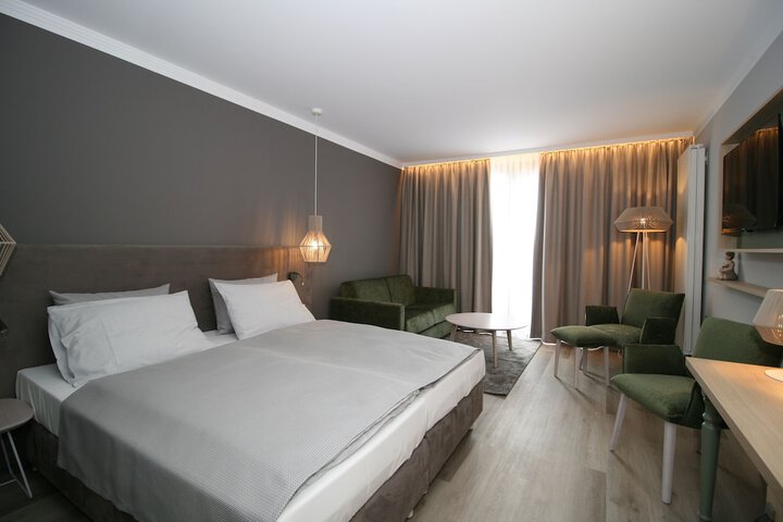 Room 25 of 60