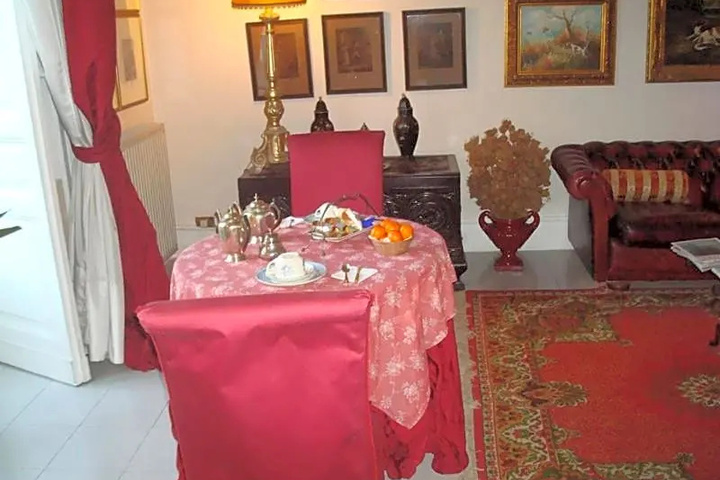 Room 4 of 14