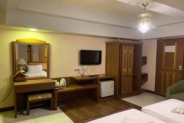 Room 41 of 77