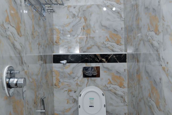 Room 10 of 14