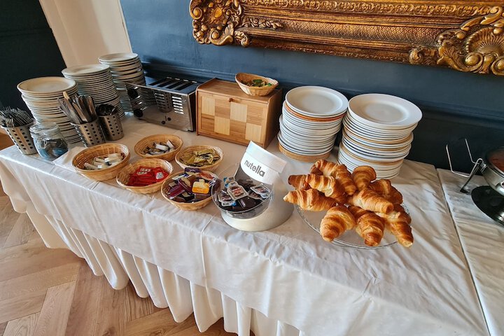 Breakfast/Coffee Service 76 of 133