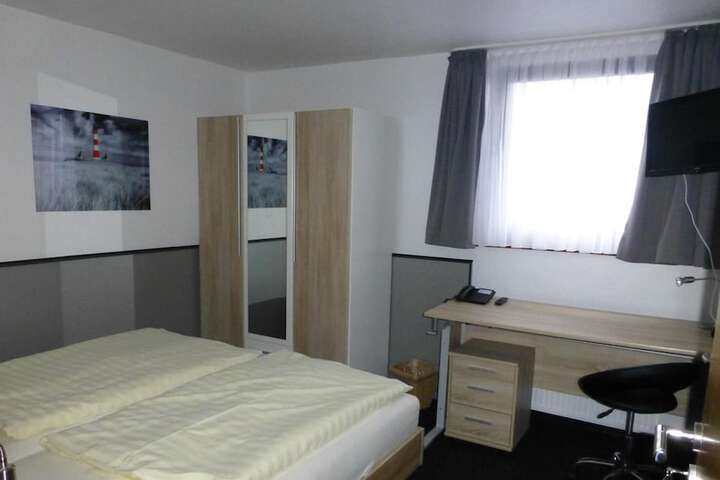 Room 15 of 43