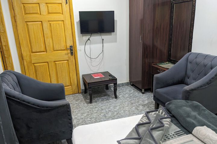 Room 3 of 10