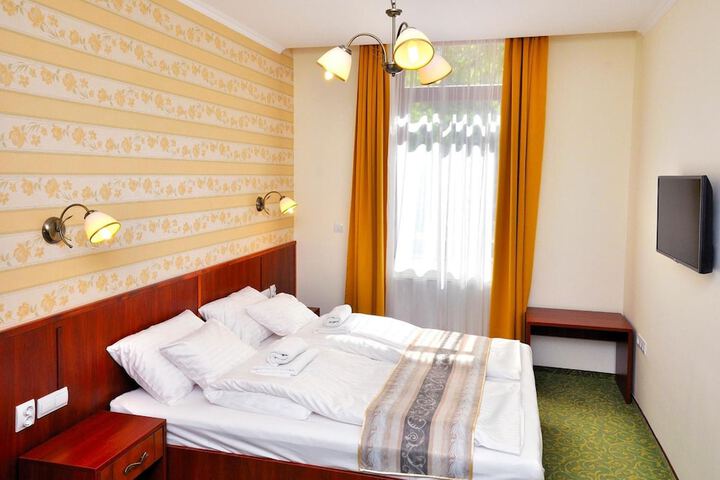 Room 15 of 48