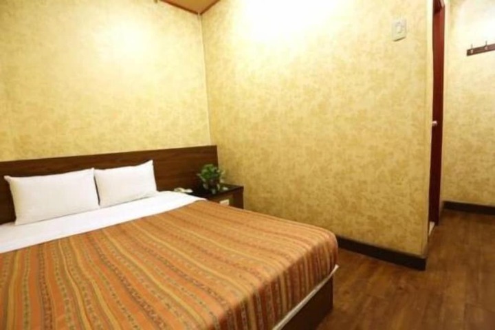 Room 12 of 46
