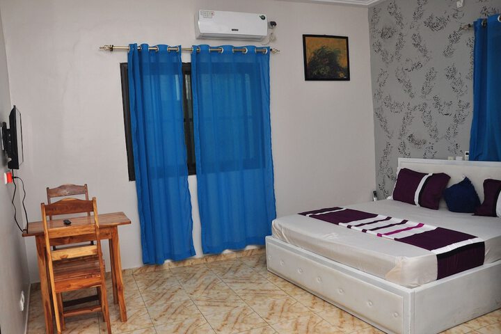 Room 3 of 6